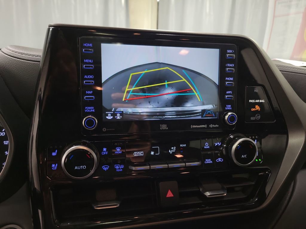 Used 2020 Toyota Highlander Limited AWD/4WD image 16
