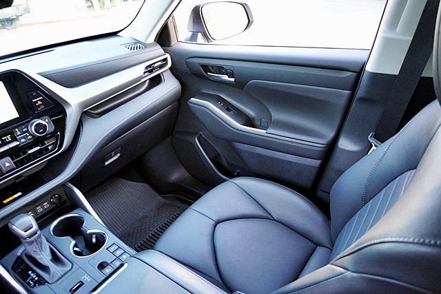 Used 2024 Toyota Highlander XLE AWD/4WD image 22