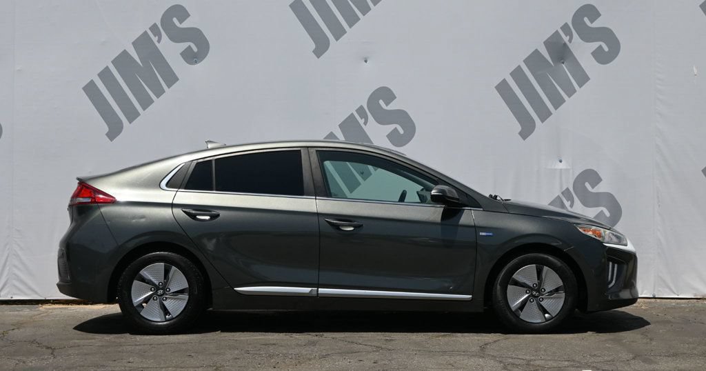 Used 2020 Hyundai Ioniq SE FWD image 3