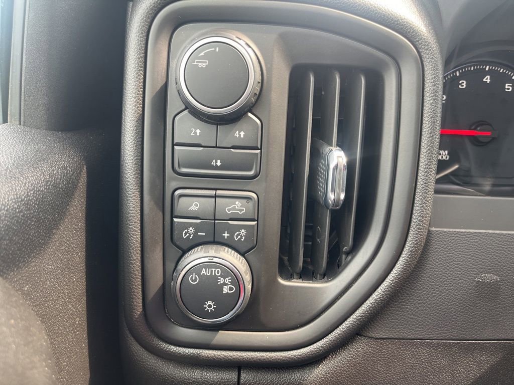 Used 2024 Chevrolet Silverado 2500 Custom w/ Custom Value Package image 18