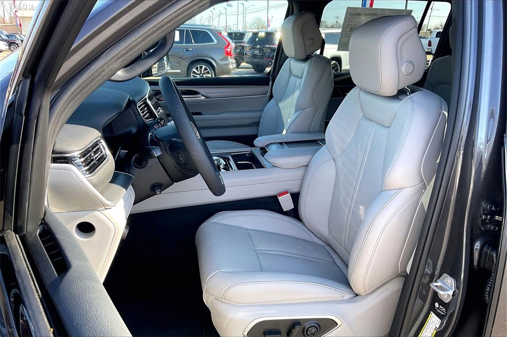 New 2026 Jeep Grand Wagoneer 2WD image 9