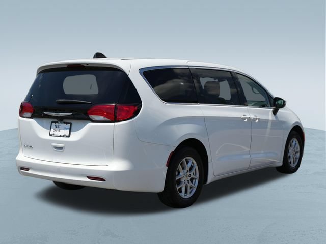 Used 2023 Chrysler Voyager LX FWD image 9