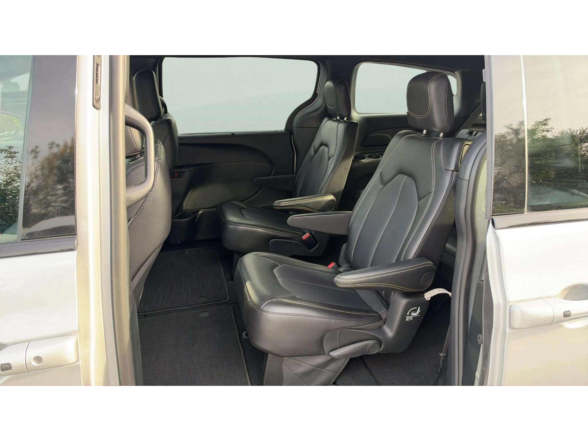 Used 2026 Chrysler Pacifica Select w/ S Appearance Package FWD image 12