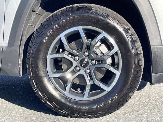 Certified 2025 Chevrolet Equinox ACTIV w/ Safety and Technology Package image 18