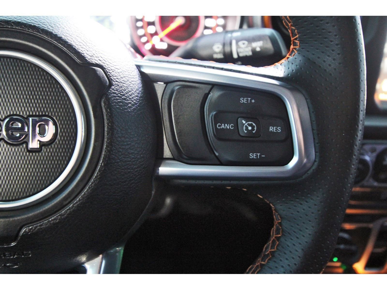 Used 2022 Jeep Gladiator Mojave w/ Cold Weather Group image 17