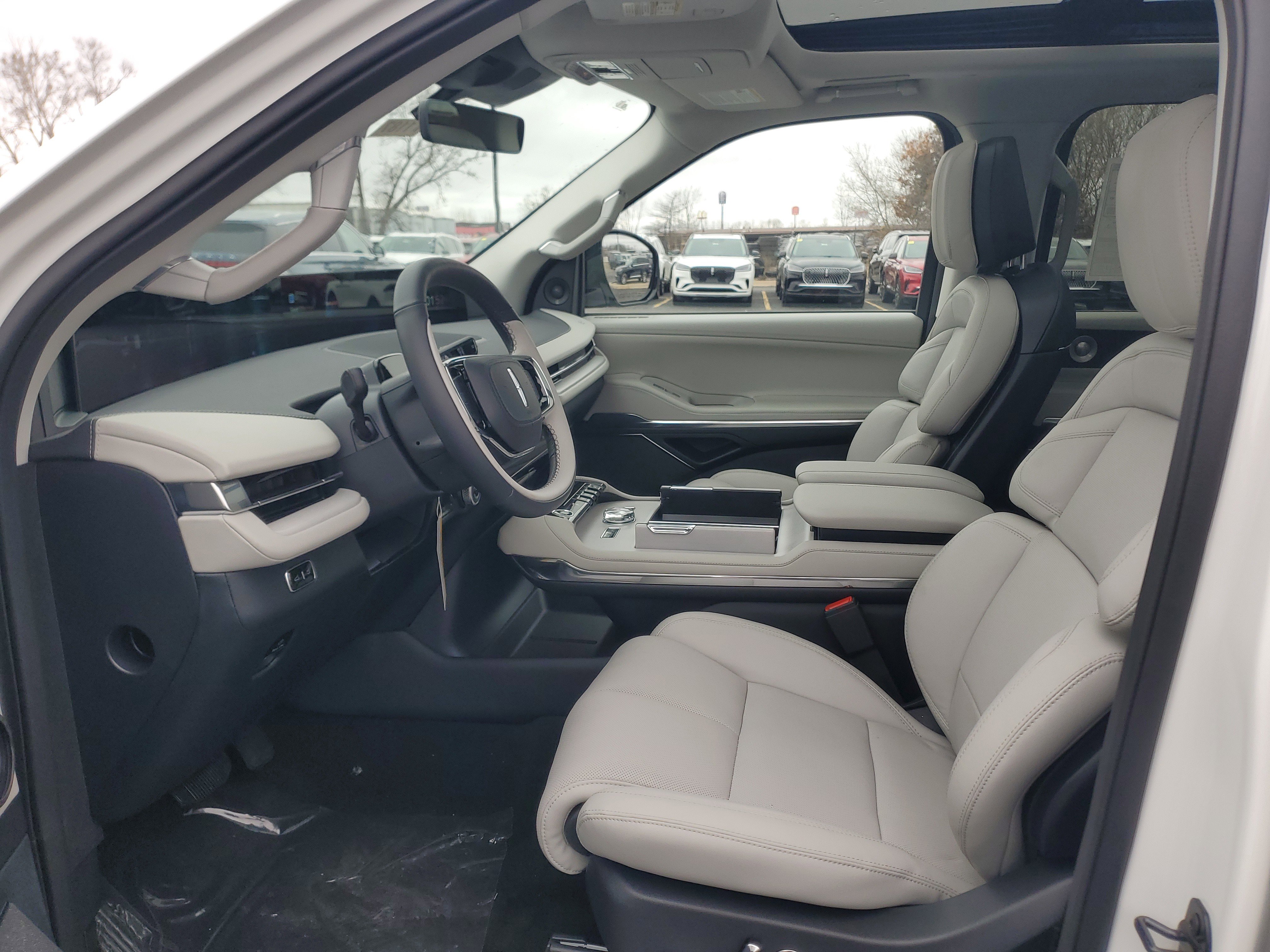New 2026 Lincoln Navigator L Reserve AWD/4WD image 12