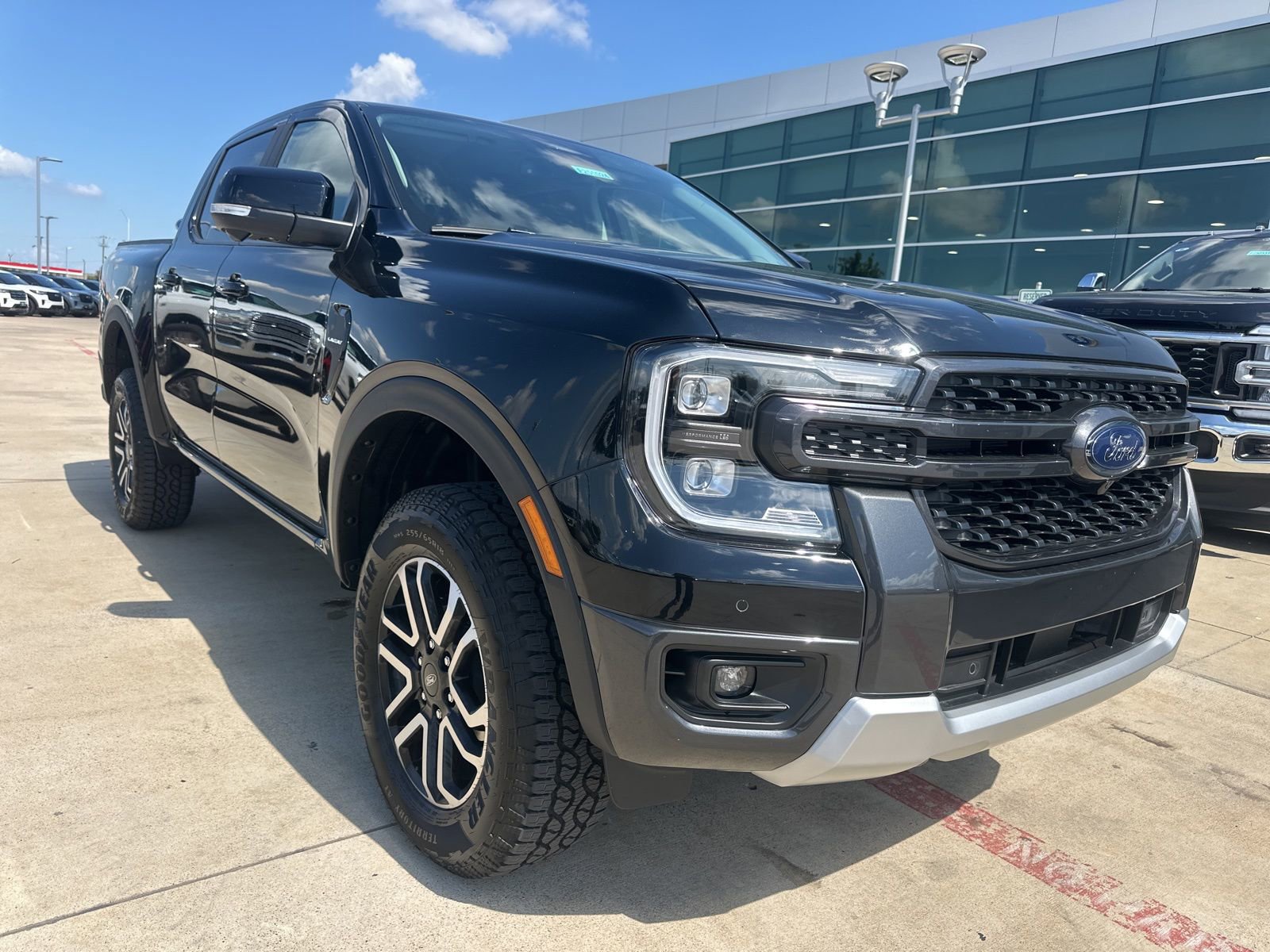 New 2025 Ford Ranger Lariat w/ FX4 Off-Road Package