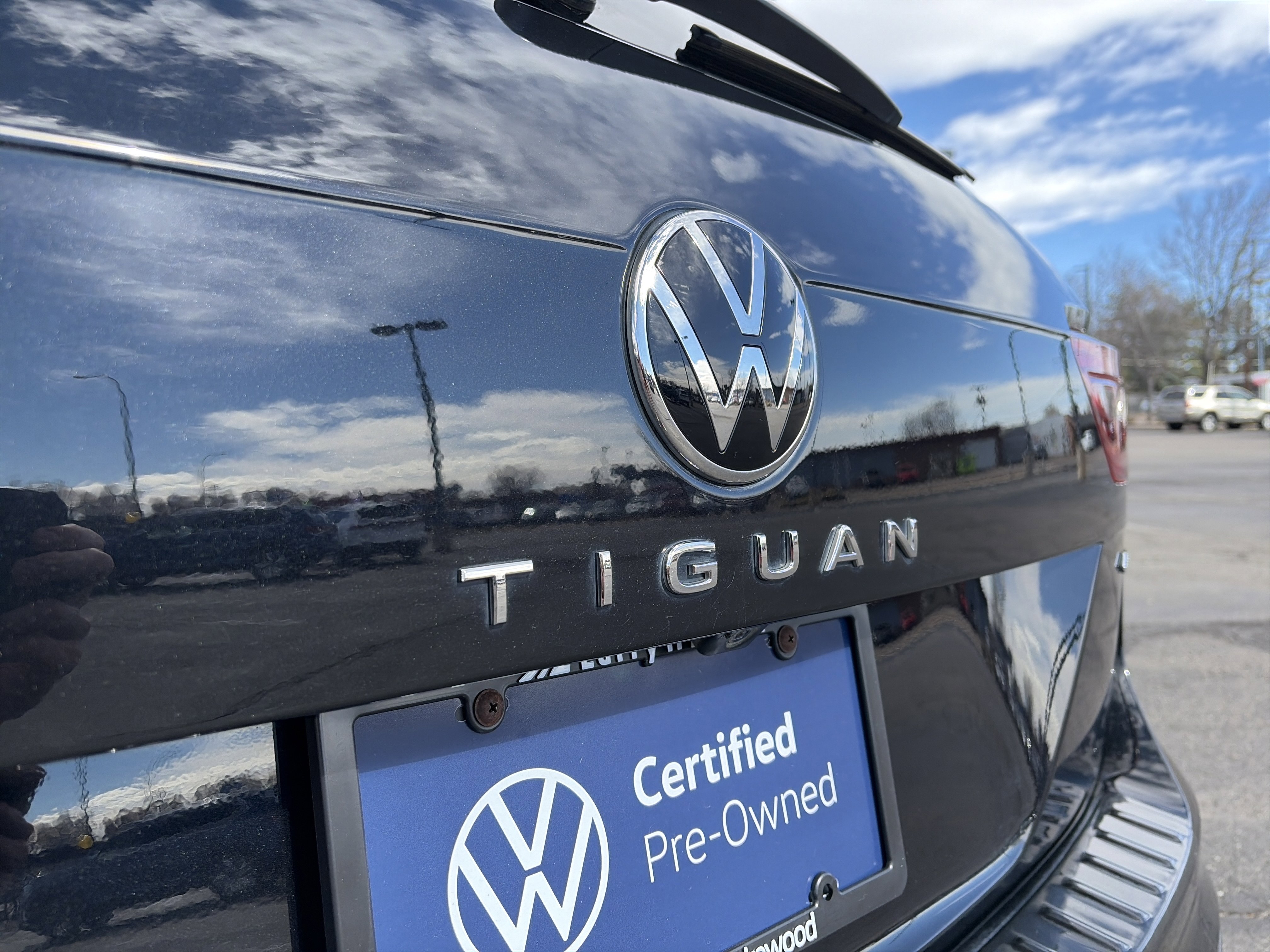 Certified 2023 Volkswagen Tiguan SE R-Line image 26