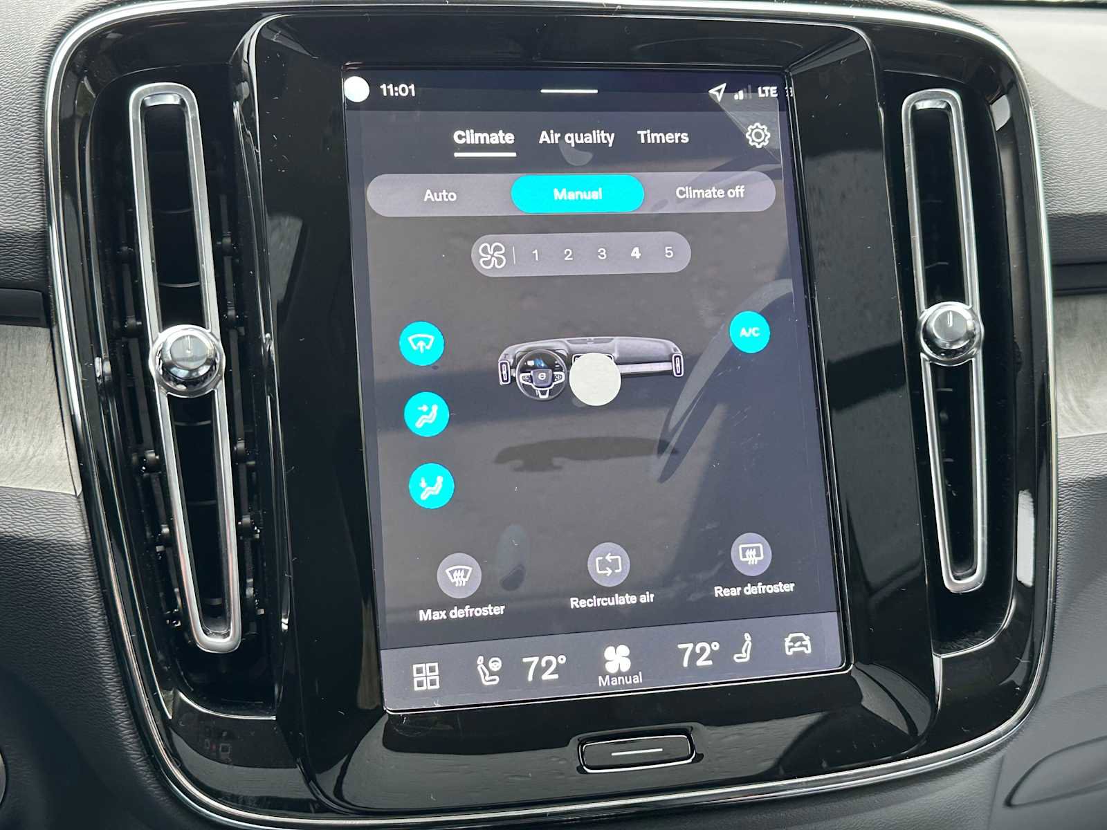 New 2026 Volvo XC40 B5 Ultra w/ Climate Package image 28