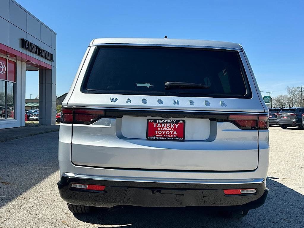 Used 2025 Jeep Wagoneer L Series II w/ 8-pass Seating Package AWD/4WD image 4