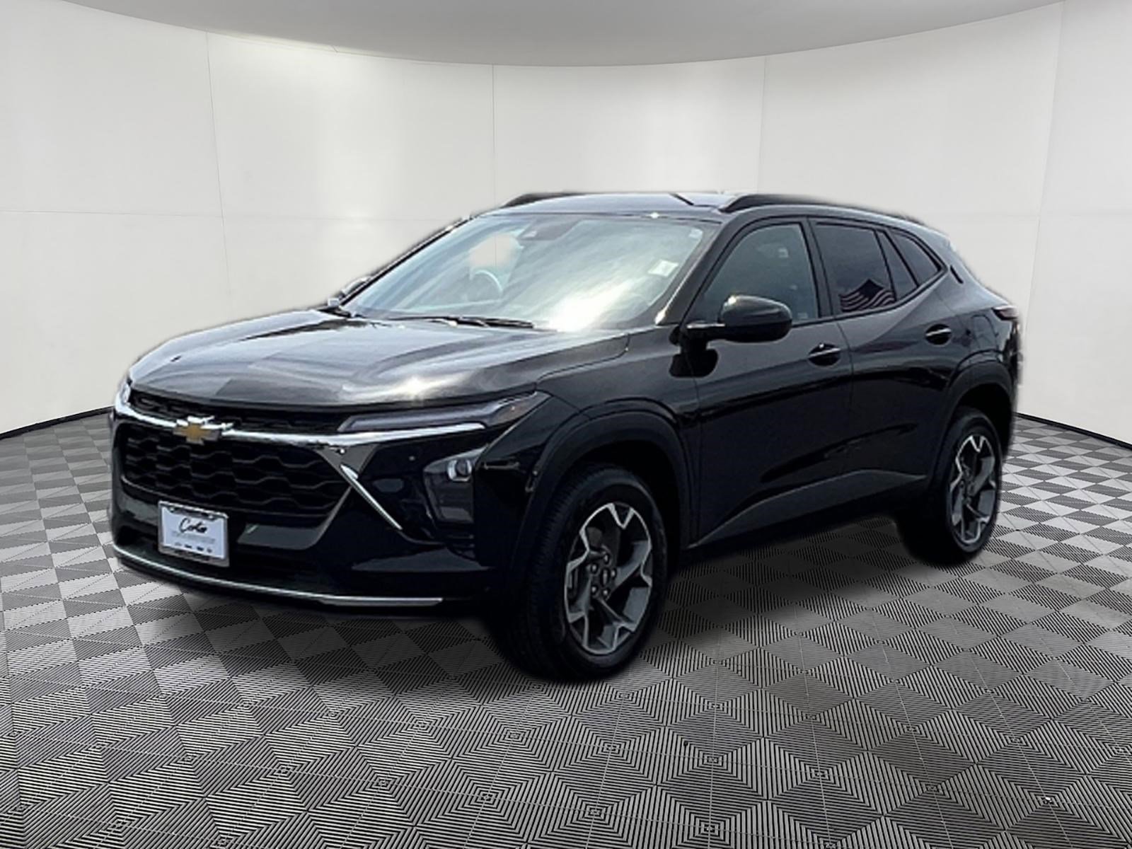 Used 2025 Chevrolet Trax LT FWD image 3