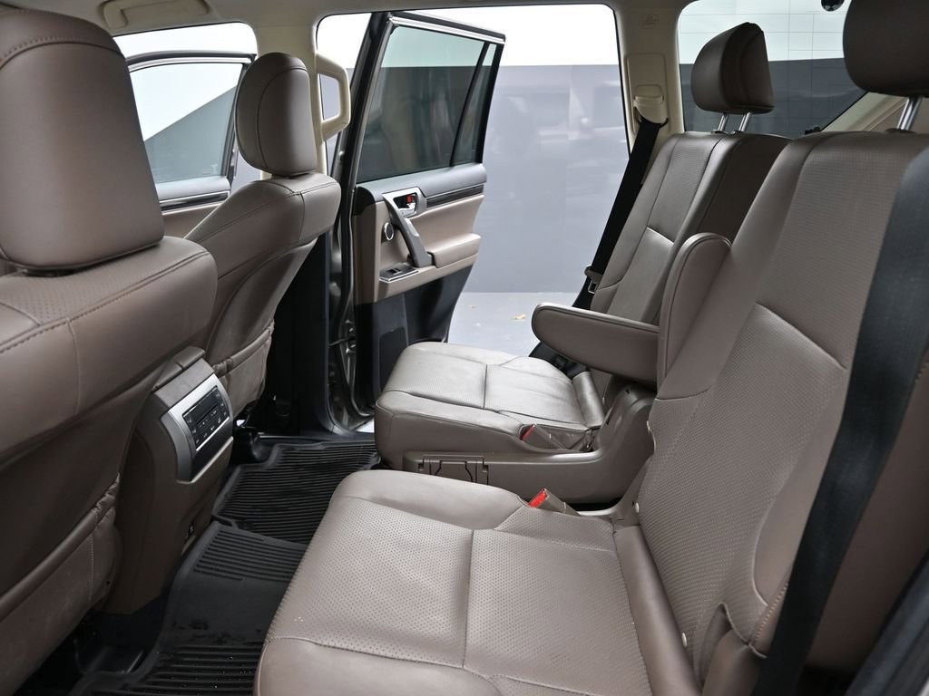 Used 2023 Lexus GX 460 Luxury w/ Sport Design Package image 15