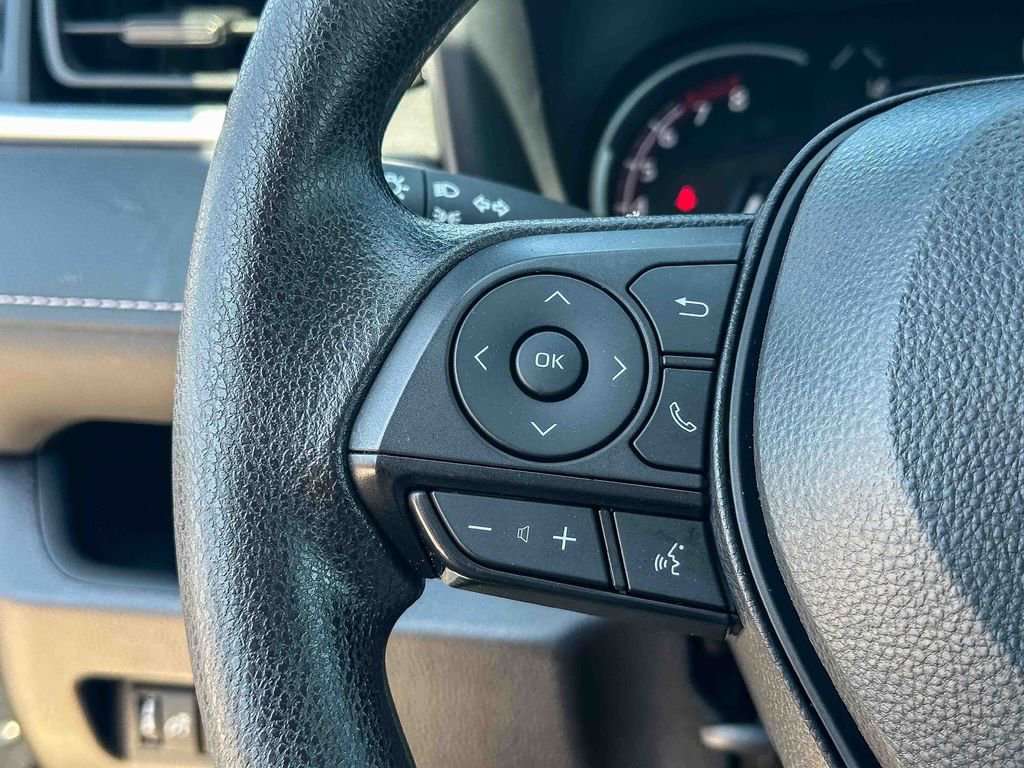 Used 2025 Toyota RAV4 XLE image 28