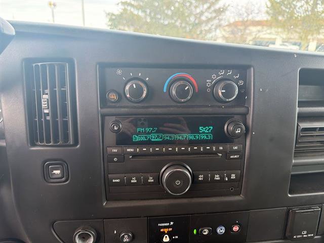 Used 2017 Chevrolet Express 3500 Extended image 33