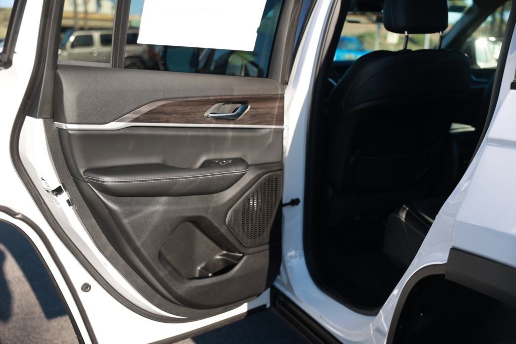 New 2026 Jeep Grand Cherokee Altitude RWD image 32