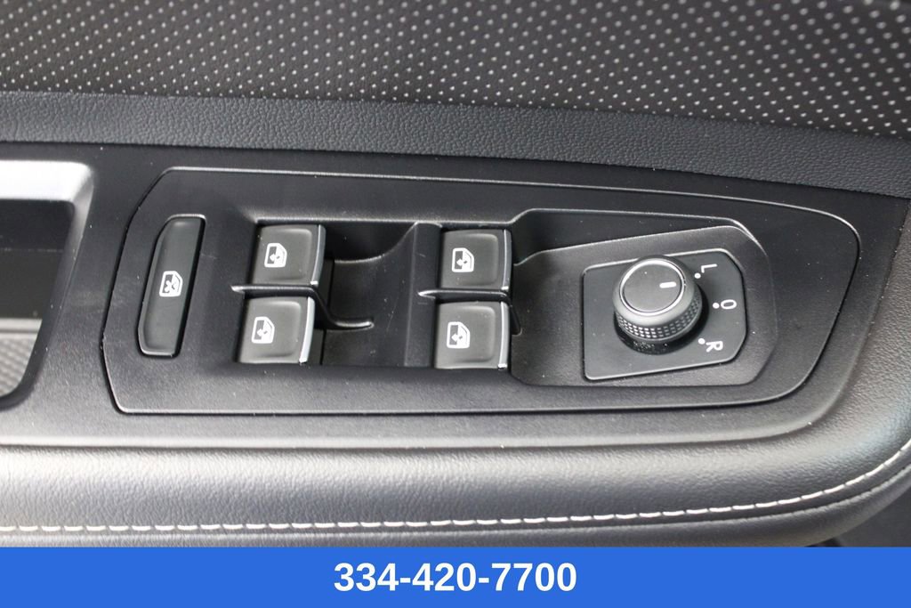 Certified 2025 Volkswagen Atlas SE image 16