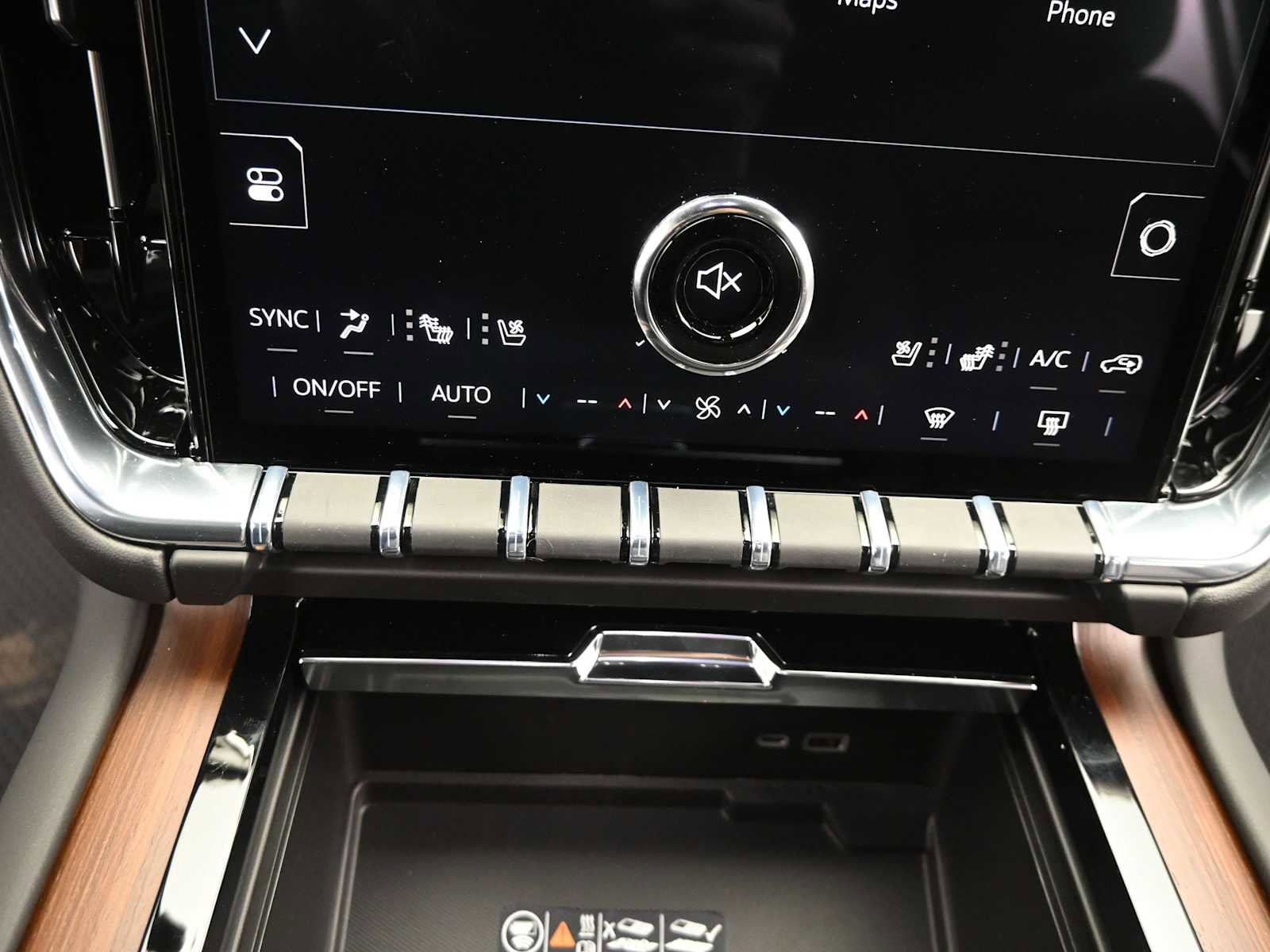 New 2026 GMC Yukon XL Denali w/ Denali Reserve Package image 18