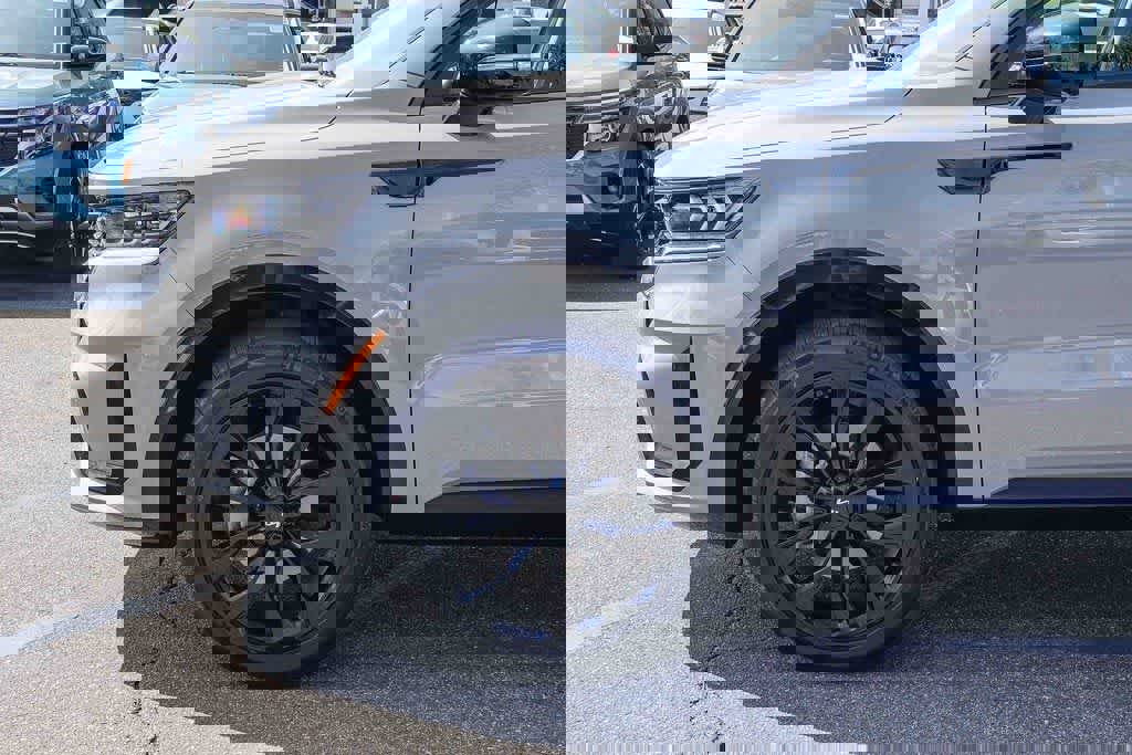 Certified 2023 Kia Sorento SX image 9