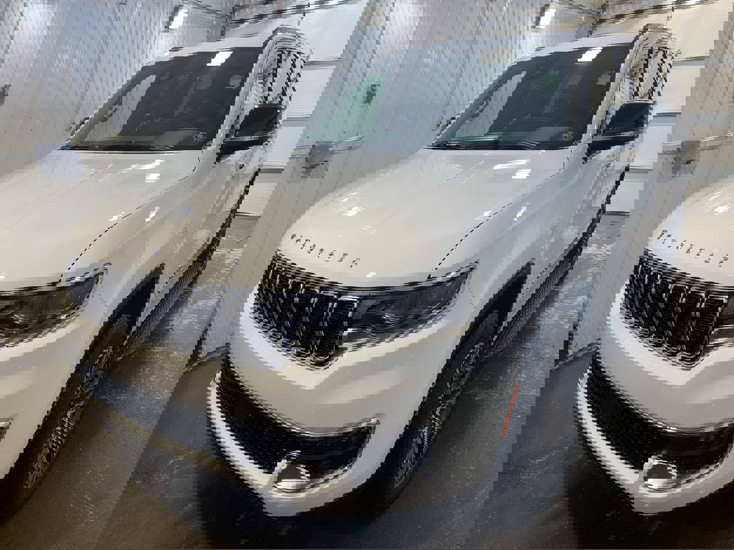 New 2025 Jeep Wagoneer 4WD w/ Premium Group I image 4