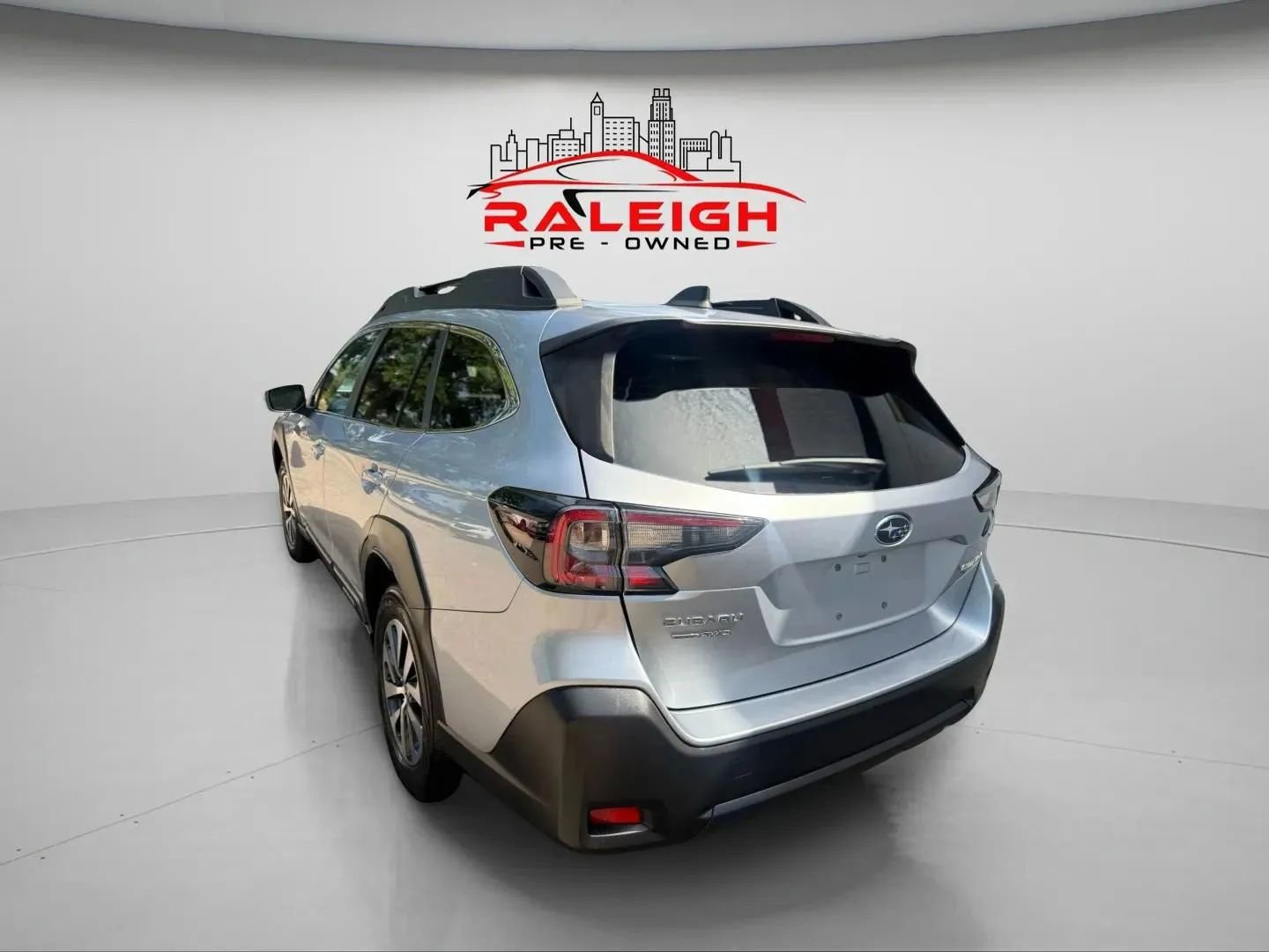 Used 2023 Subaru Outback Premium image 2