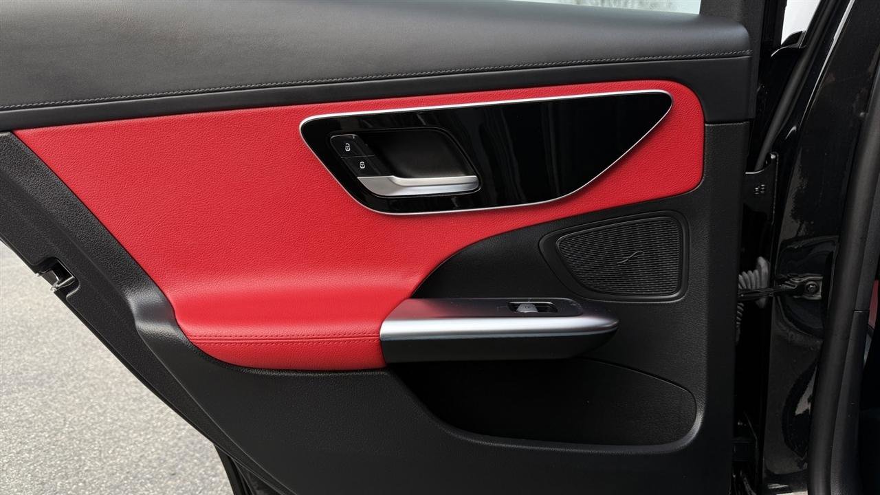 Used 2023 Mercedes-Benz C 300 4MATIC Sedan image 32