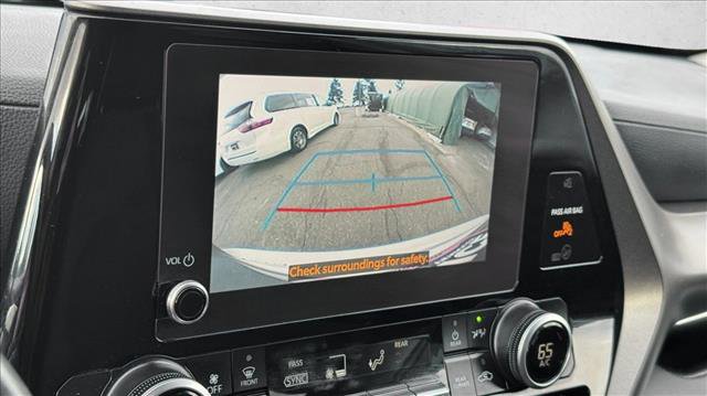 Used 2024 Toyota Highlander LE image 14