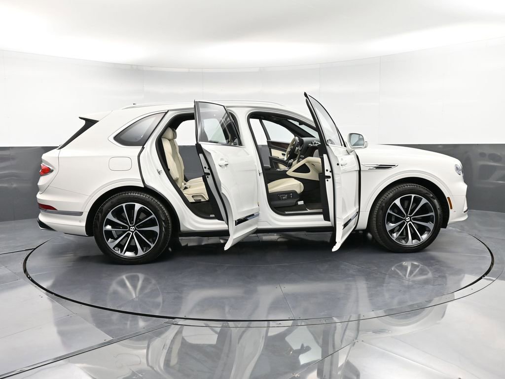 Certified 2023 Bentley Bentayga Plug-In Hybrid AWD/4WD image 37