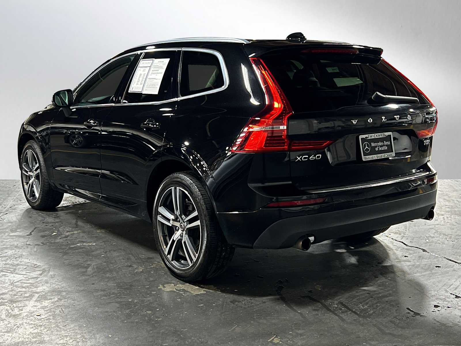 Used 2019 Volvo XC60 T5 Momentum w/ Protection Package Premier AWD/4WD image 5