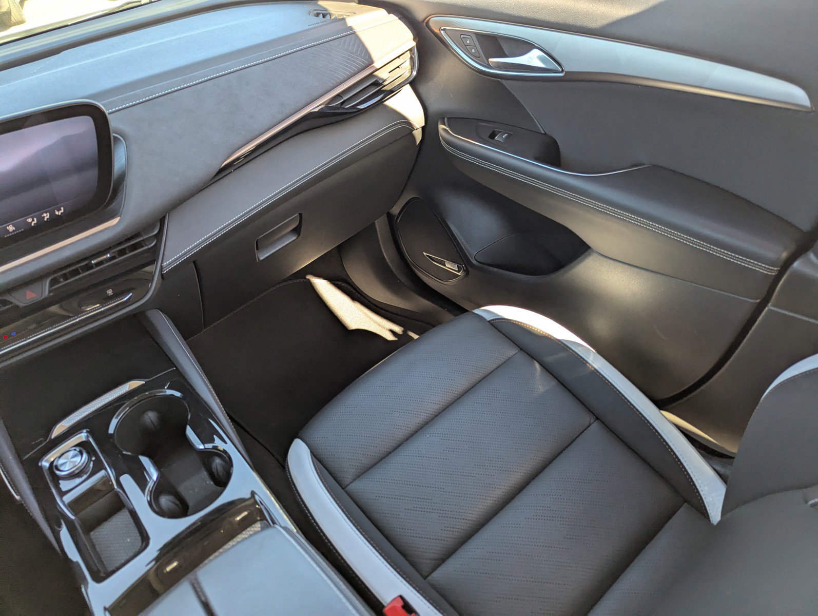 Certified 2025 Buick Envision Sport Touring image 19