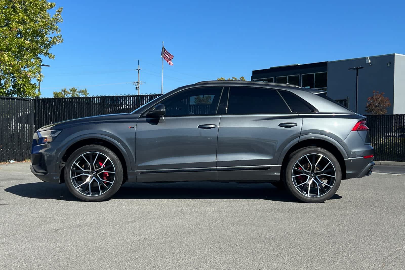 Used 2019 Audi Q8 Premium Plus w/ Premium Plus AWD/4WD image 6