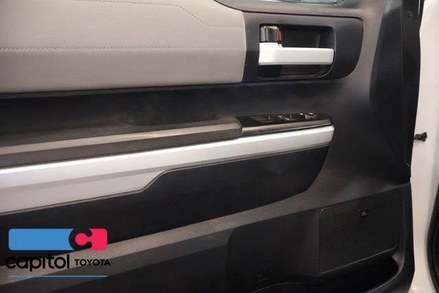 Used 2015 Toyota Tundra Limited w/ Limited Premium Package AWD/4WD image 10