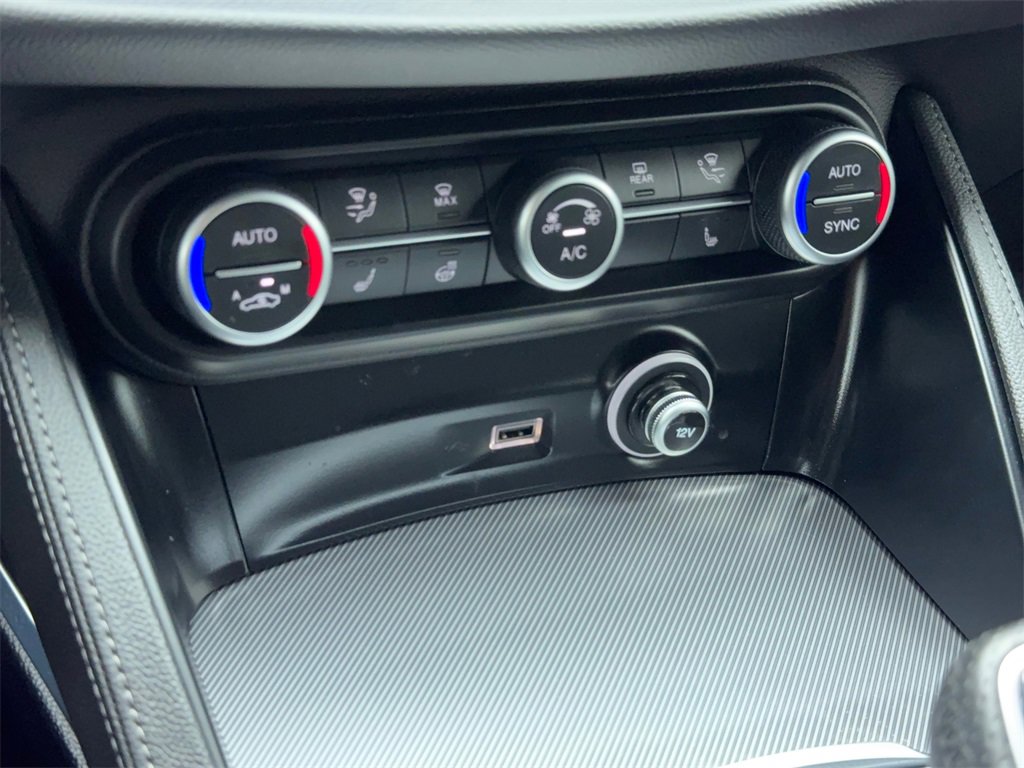 Used 2022 Alfa Romeo Stelvio Veloce image 30