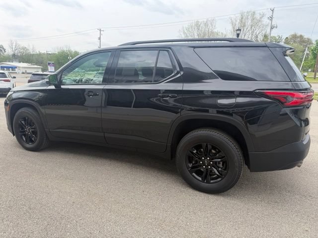 Used 2023 Chevrolet Traverse LT w/ Midnight/Sport Edition AWD/4WD image 5