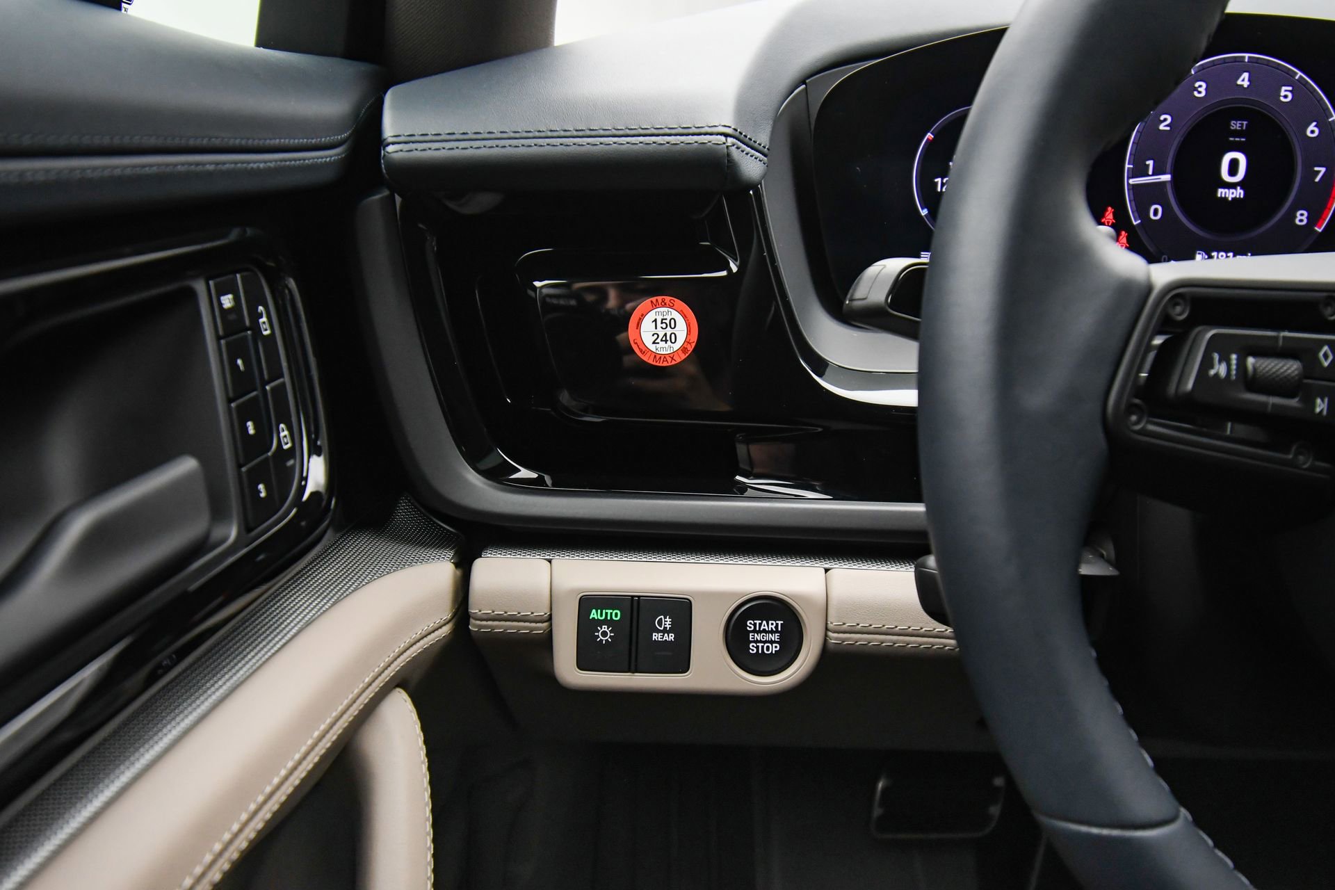 Used 2025 Porsche Panamera 4 image 36