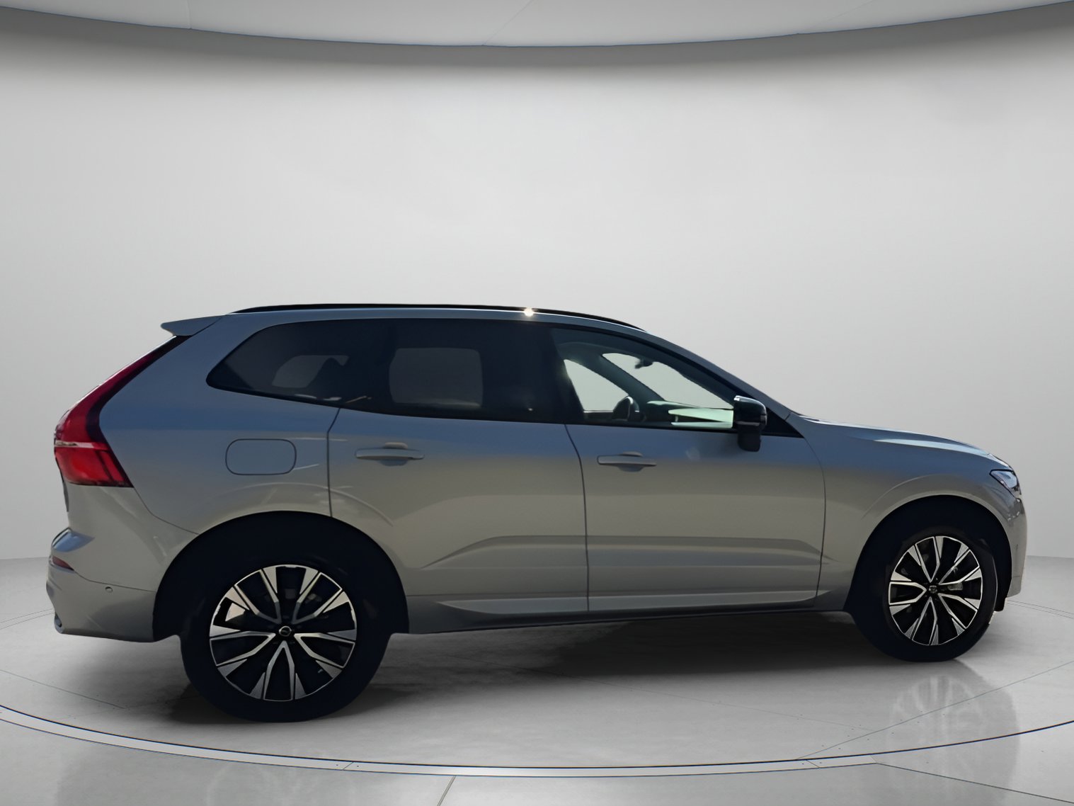 Used 2025 Volvo XC60 B5 Plus image 31