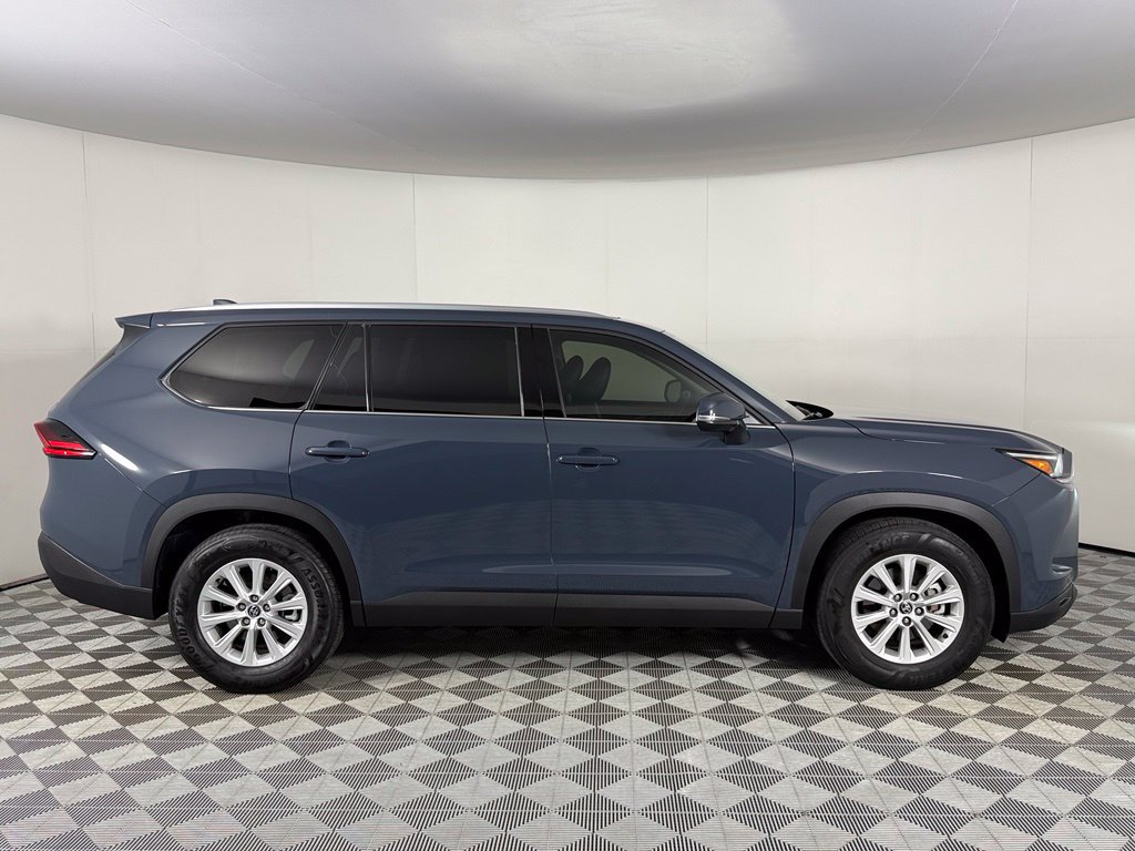Used 2025 Toyota Grand Highlander AWD image 5