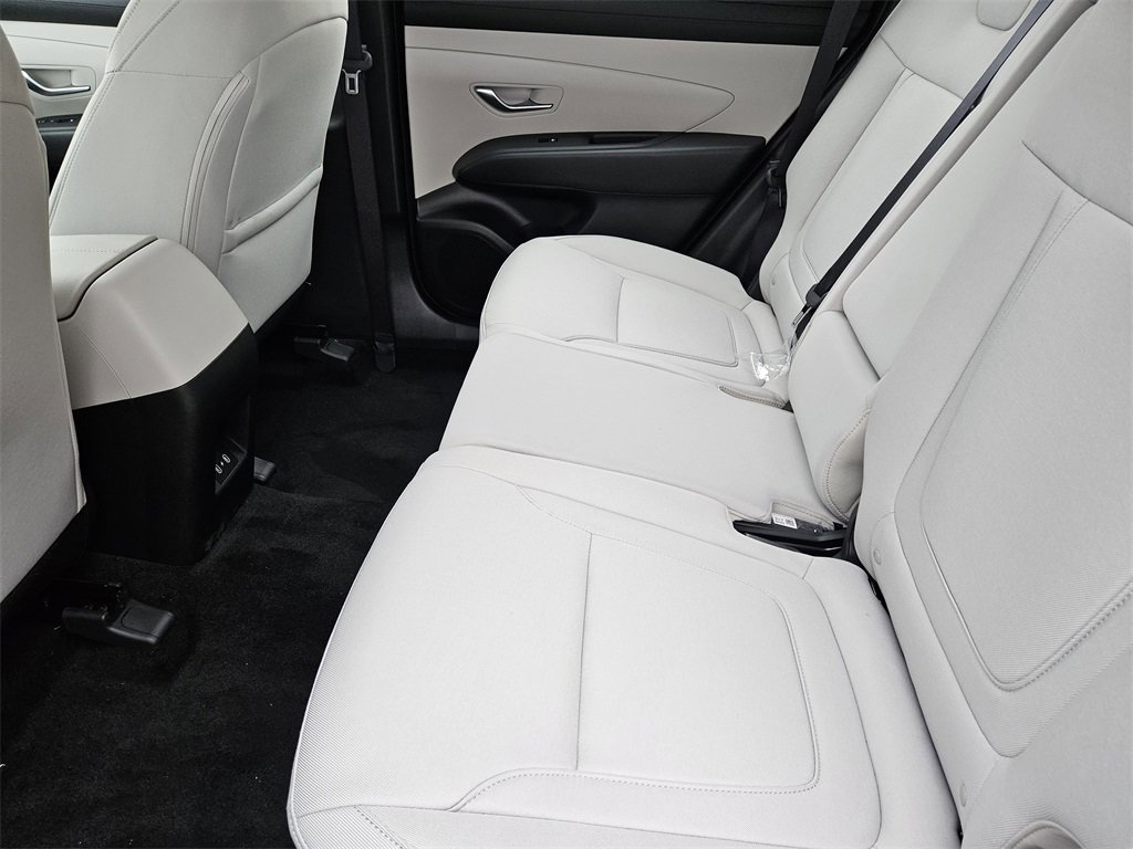 Used 2025 Hyundai Tucson SE image 20