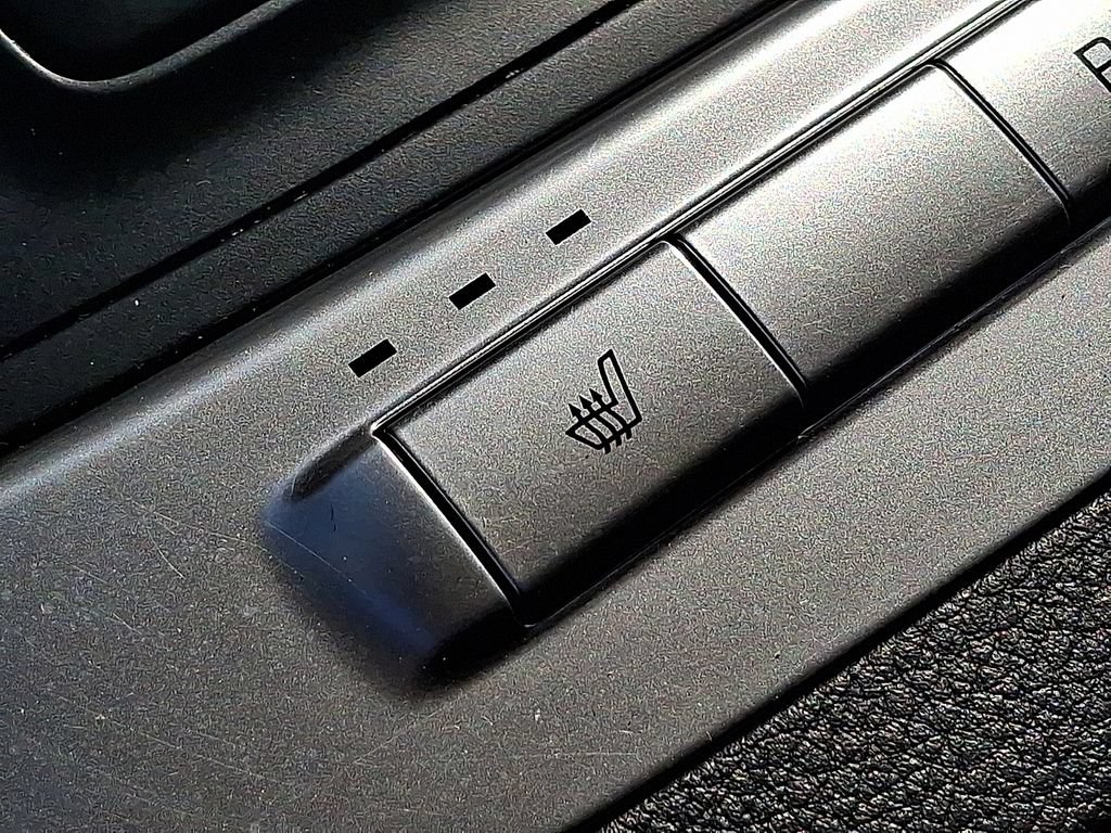 Certified 2025 Kia Carnival FWD image 21