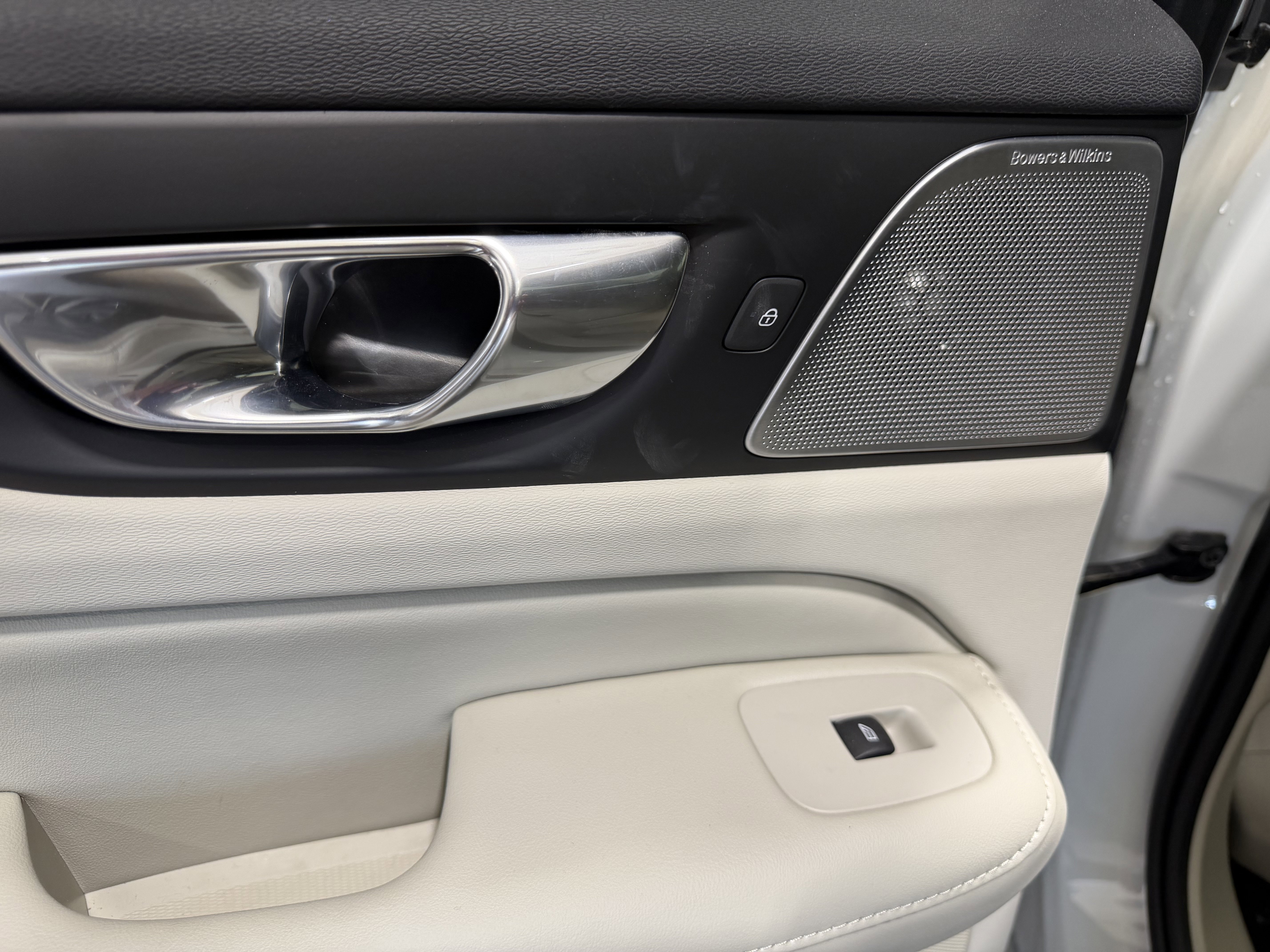 Used 2023 Volvo S60 B5 Ultimate w/ Climate Package image 25