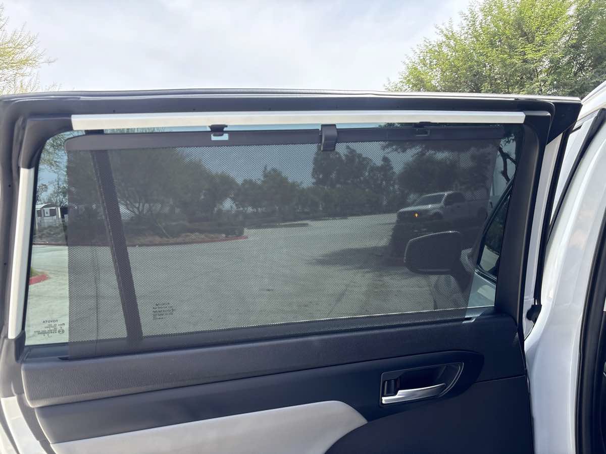 Used 2022 Toyota Highlander XLE FWD image 12