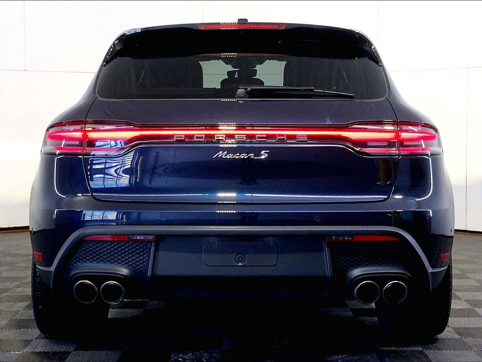 Certified 2022 Porsche Macan S AWD/4WD image 6