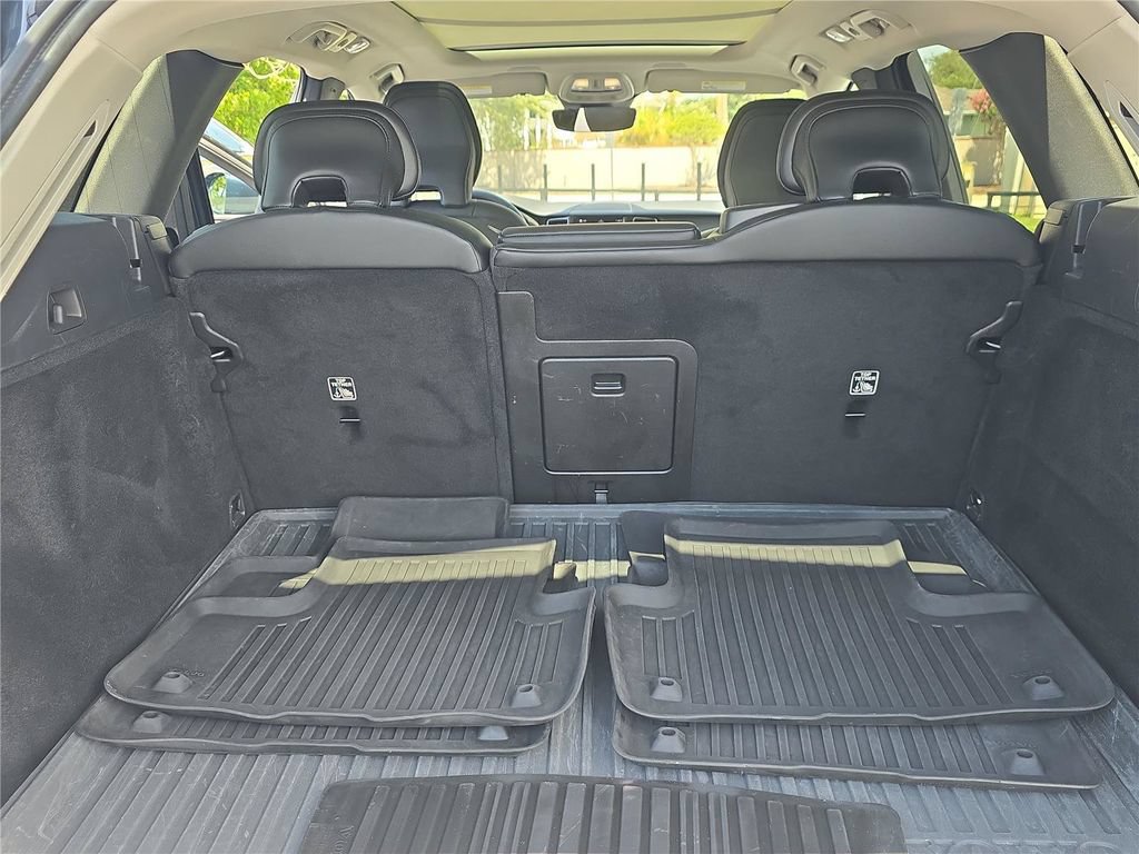 Used 2023 Volvo XC60 B5 Core w/ Climate Package FWD image 25