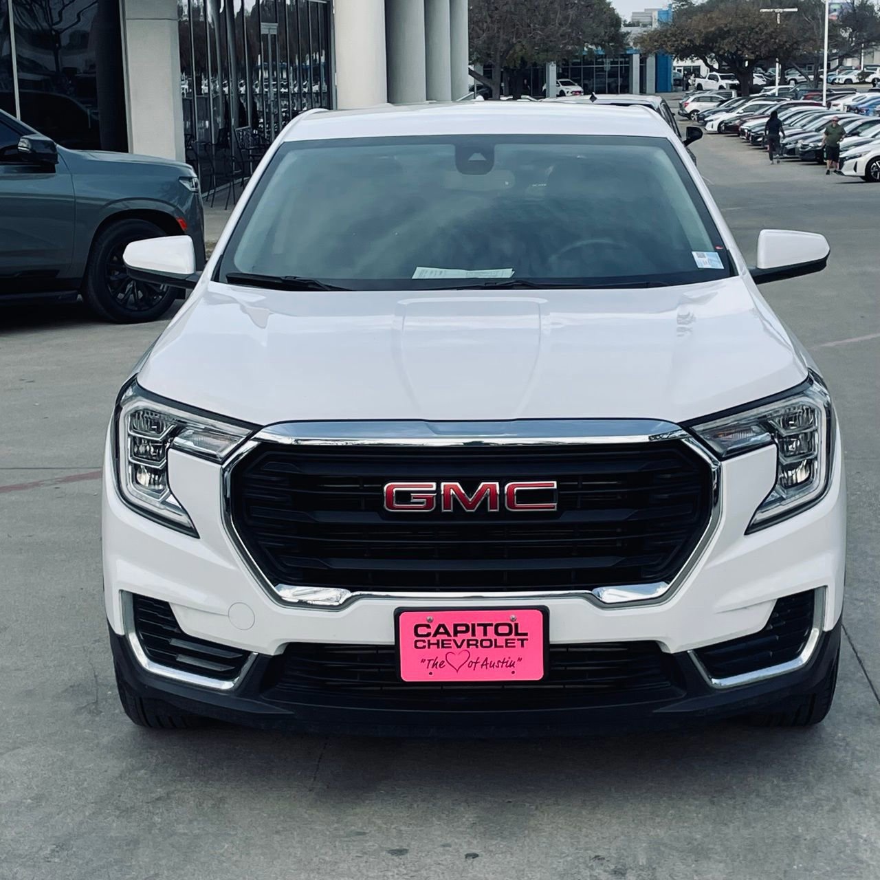 Used 2024 GMC Terrain SLE image 6