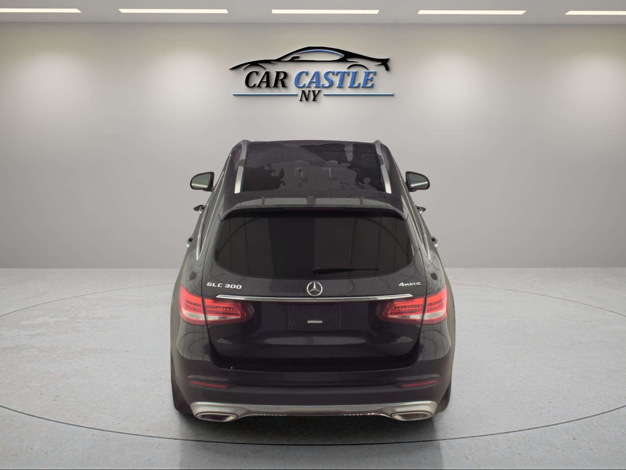 Used 2019 Mercedes-Benz GLC 300 4MATIC w/ Premium Package image 5