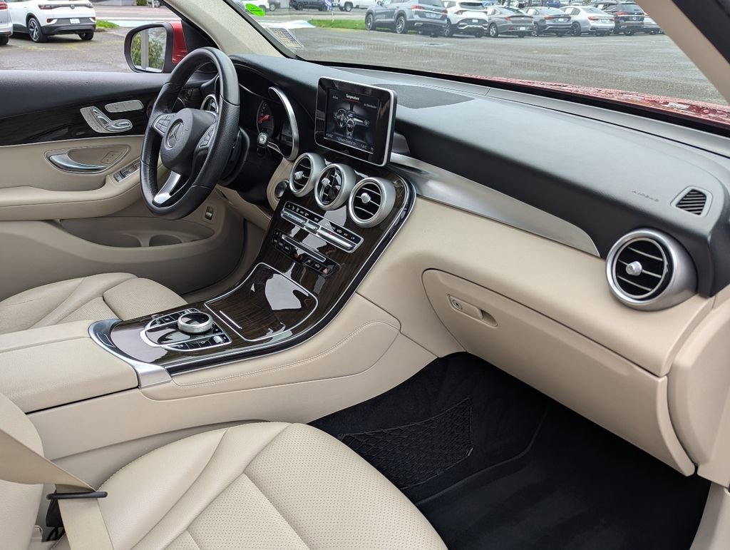 Used 2018 Mercedes-Benz GLC 300 4MATIC image 38