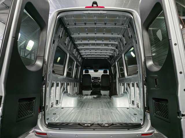 Used 2022 Mercedes-Benz Sprinter 3500 image 12