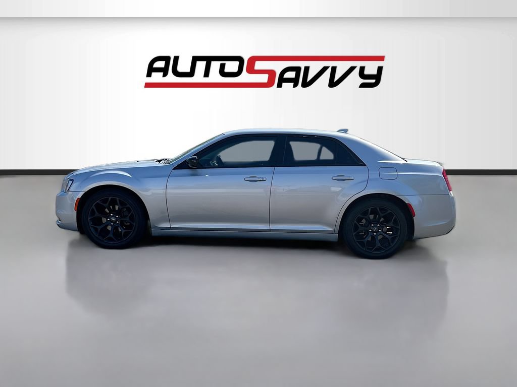 Used 2019 Chrysler 300 Touring w/ Sport Appearance Package RWD image 4