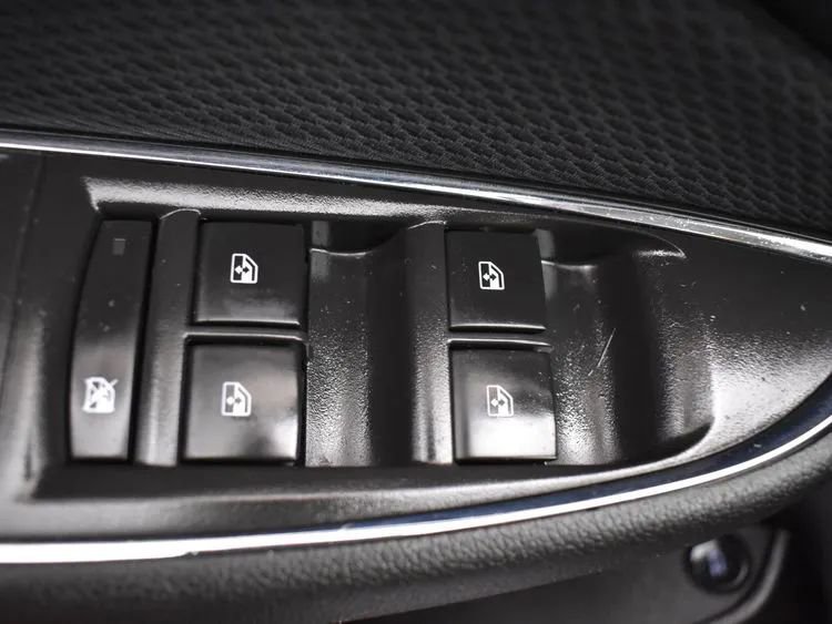 Used 2018 Chevrolet Cruze LS image 20