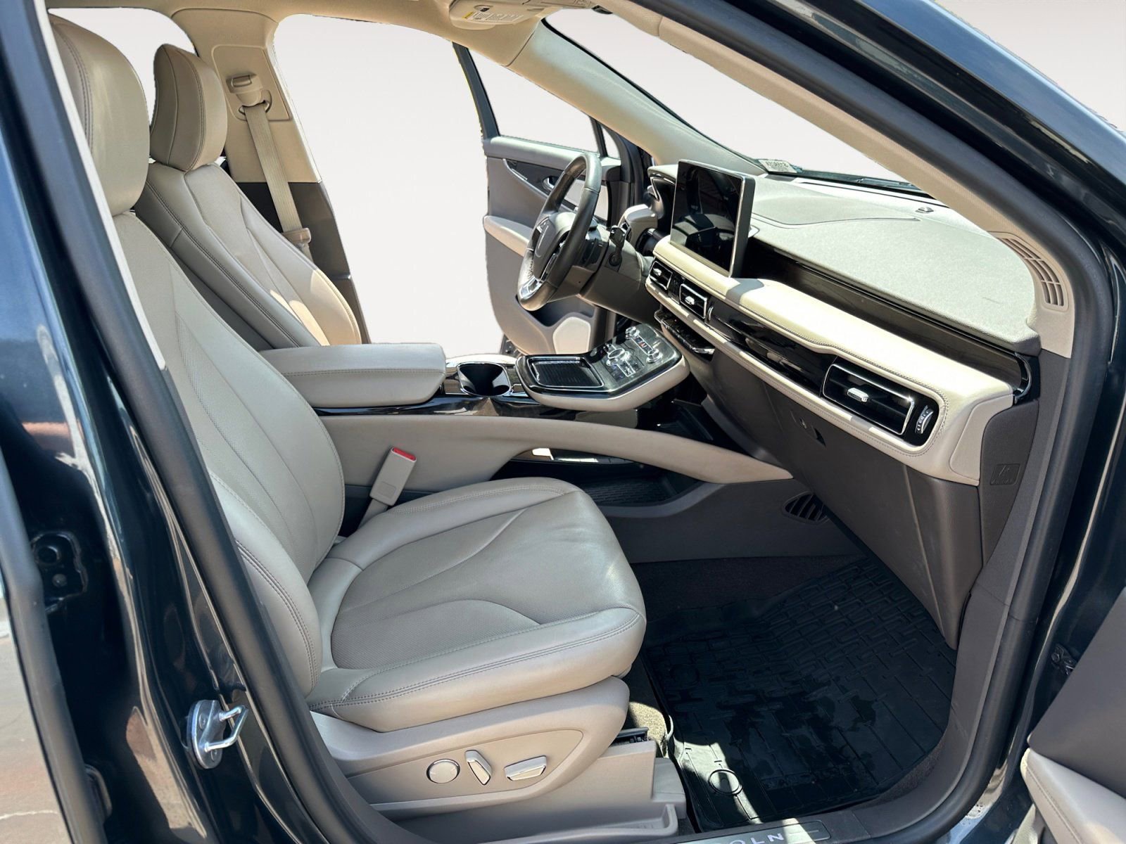 Used 2021 Lincoln Nautilus Reserve w/ Equipment Group 202A image 12