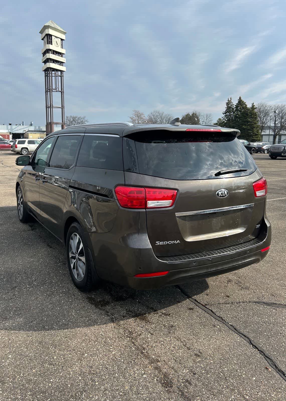 Used 2016 Kia Sedona SX image 2